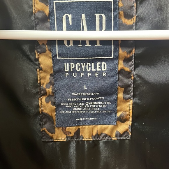GAP UPCYCLED PUFFER WOMENS VEST SIZE LARGE - Picture 5 of 5
